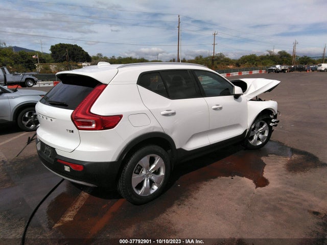 2020 VOLVO XC40 T5 MOMENTUM VIN: YV4162UK2L2267639