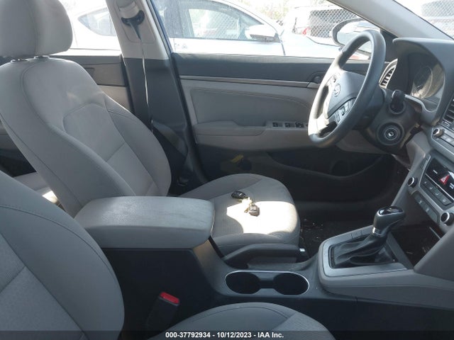 2017 HYUNDAI ELANTRA SE VIN: 5NPD84LF2HH143922