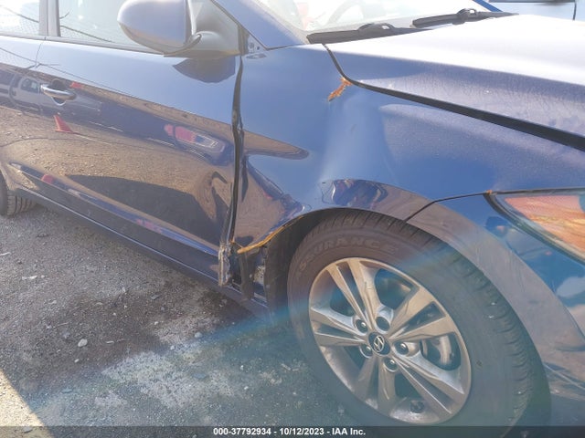 2017 HYUNDAI ELANTRA SE VIN: 5NPD84LF2HH143922