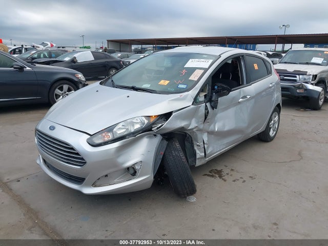Ford FIESTA SE 2018 3FADP4EJXJM119104 Image 2
