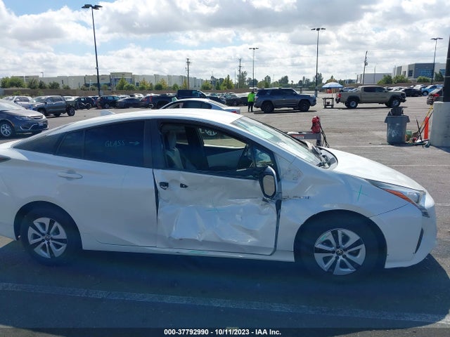 Toyota Prius Two Eco 2017 JTDKARFU9H3030743 Image 13