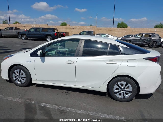 Toyota Prius Two Eco 2017 JTDKARFU9H3030743 Image 14