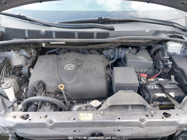 Toyota SIENNA SE 2018 5TDXZ3DC3JS948059 Image 10