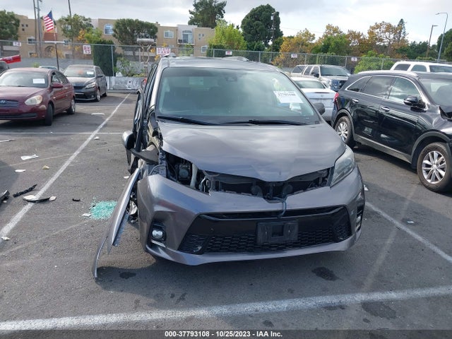Toyota SIENNA SE 2018 5TDXZ3DC3JS948059 Image 13