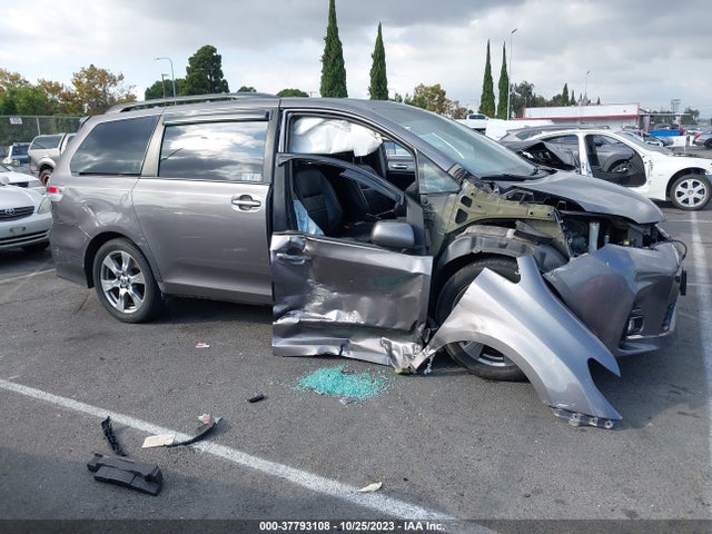Toyota SIENNA SE 2018 5TDXZ3DC3JS948059 Image 14