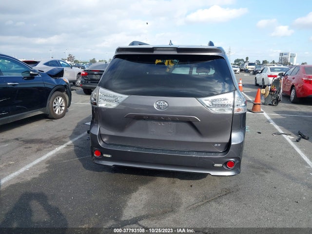 Toyota SIENNA SE 2018 5TDXZ3DC3JS948059 Image 17