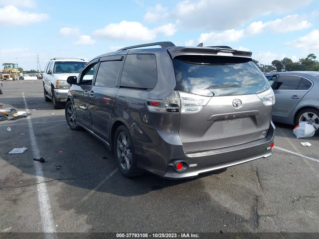 Toyota SIENNA SE 2018 5TDXZ3DC3JS948059 Image 3