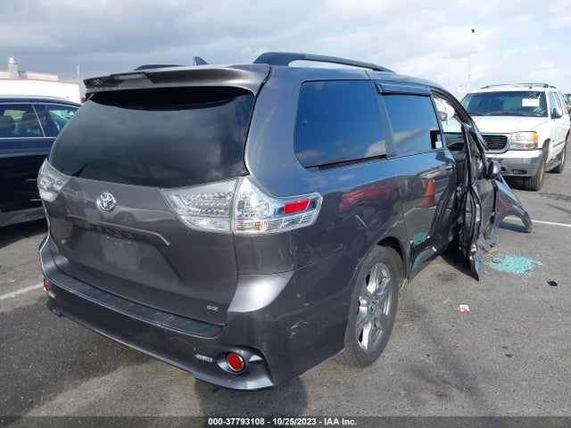 Toyota SIENNA SE 2018 5TDXZ3DC3JS948059 Image 4