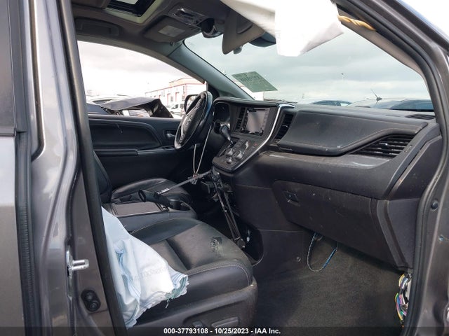 Toyota SIENNA SE 2018 5TDXZ3DC3JS948059 Image 5