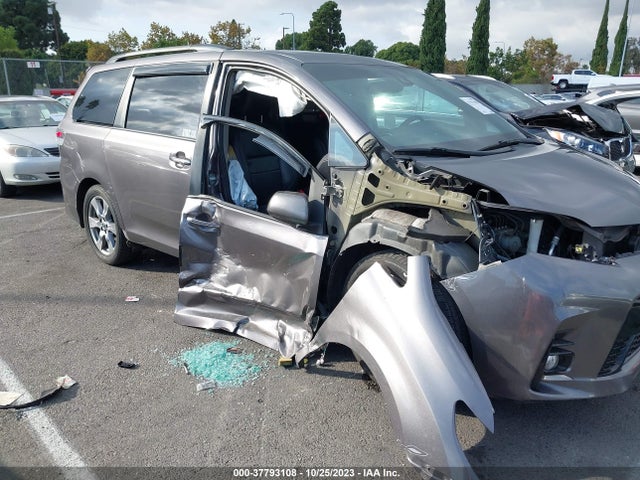 Toyota SIENNA SE 2018 5TDXZ3DC3JS948059 Image 6
