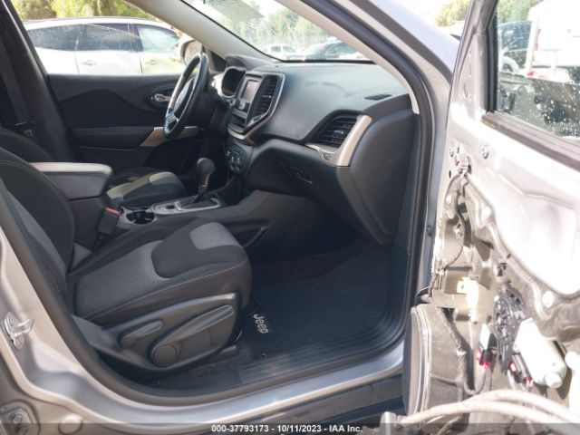 1C4PJLABXHW623115 Jeep Cherokee Altitude