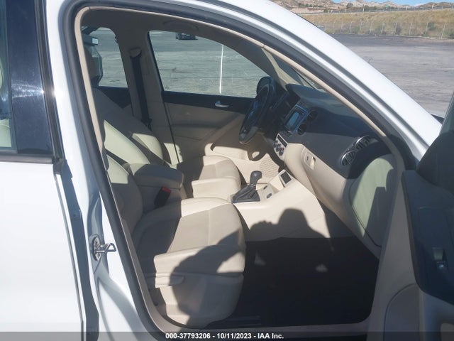 WVGAV7AX4HK026686 Volkswagen TIGUAN