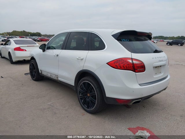 2014 PORSCHE CAYENNE WP1AA2A24ELA93879 Photo 2