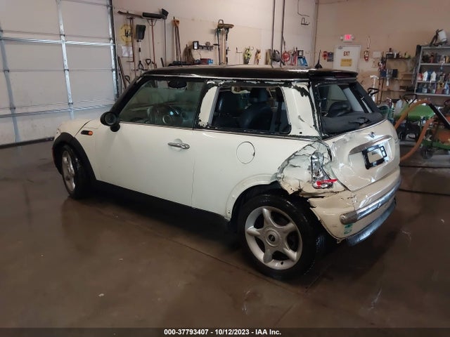 2002 MINI COOPER HARDTOP WMWRC33402TE12435 Photo 2