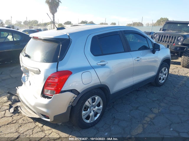 Chevrolet TRAX LS 2017 3GNCJKSBXHL287759 Image 4