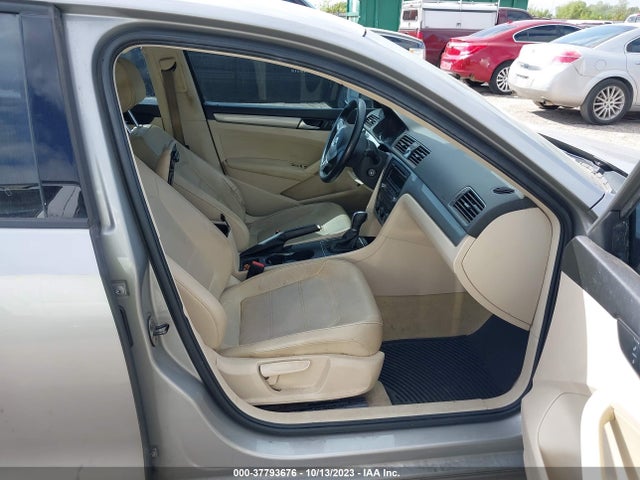 1VWAH7A33EC015707 Volkswagen Passat Wolfsburg Ed