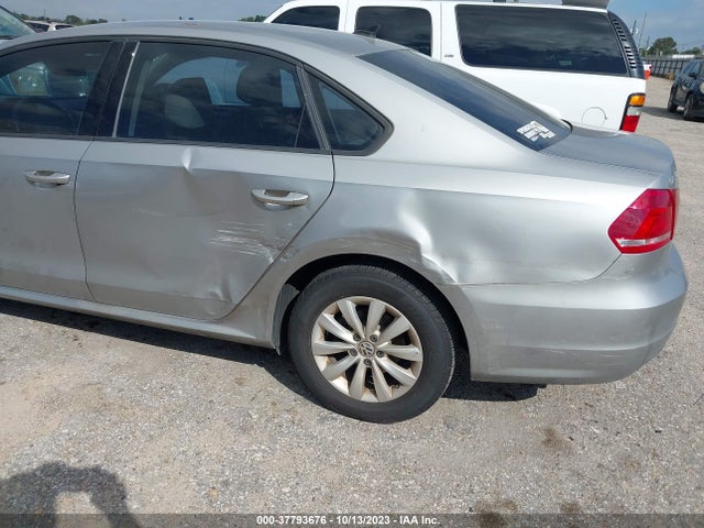 1VWAH7A33EC015707 Volkswagen Passat Wolfsburg Ed