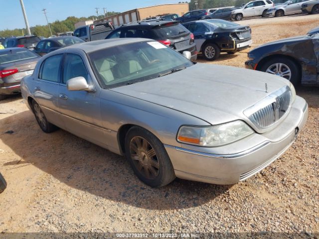 1LNHM83W44Y601243, 2004 Lincoln Town Car Ultimate on IAAI