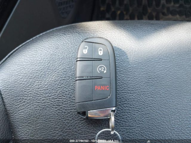 3C4NJDBB3KT653582 Jeep Compass Altitude