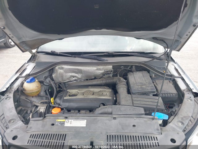 WVGAV3AX8EW532017 Volkswagen TIGUAN SE