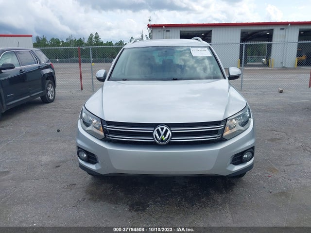 WVGAV3AX8EW532017 Volkswagen TIGUAN SE
