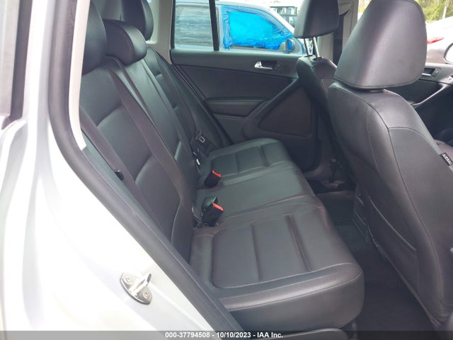 WVGAV3AX8EW532017 Volkswagen TIGUAN SE