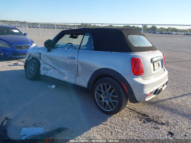 2017 MINI CONVERTIBLE WMWWG9C35H3C81755 Photo 2