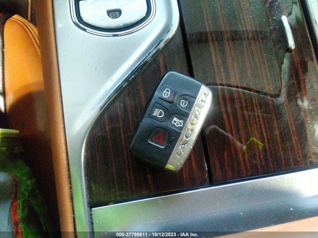 2015 JAGUAR XF SAJWJ0FF1F8U55258 Photo 10