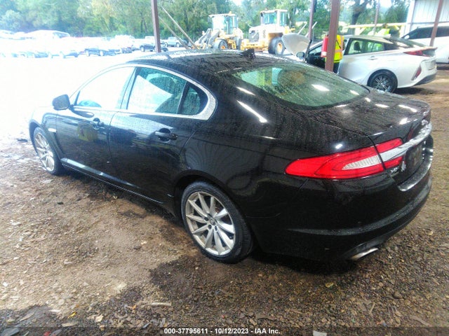 2015 JAGUAR XF SAJWJ0FF1F8U55258 Photo 2