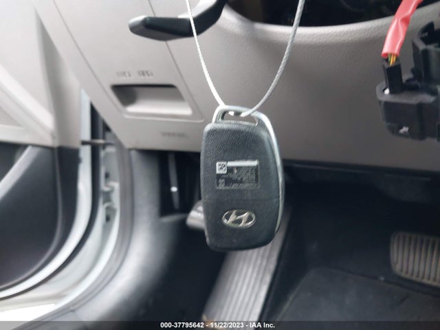 2015 HYUNDAI SONATA 2.4L SE VIN: 5NPE24AF3FH001357