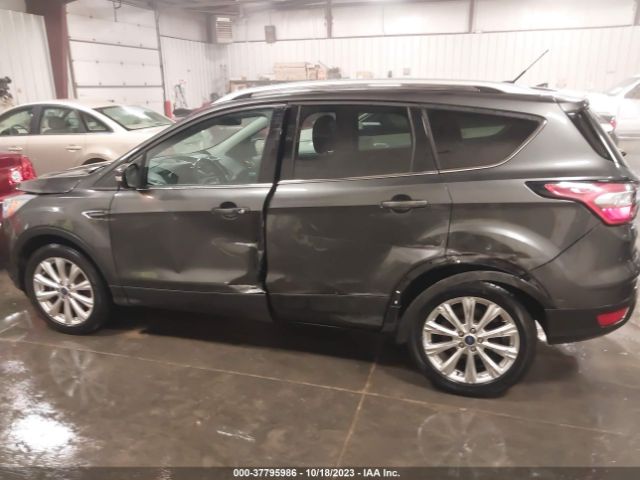 1FMCU9J92HUD53276 Ford Escape Titanium