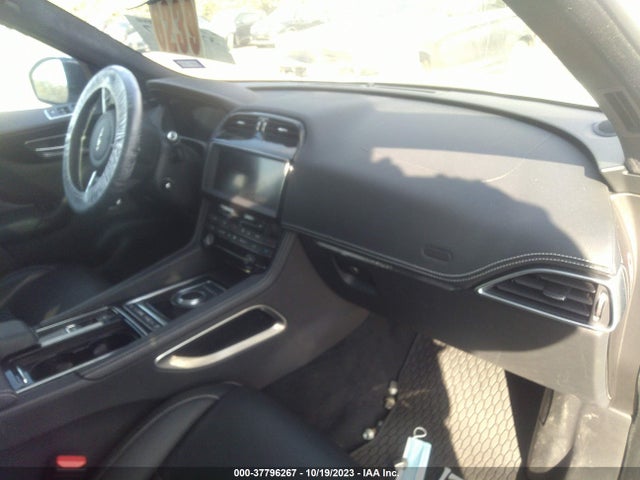 2019 JAGUAR F-PACE SADCM2FV2KA398619 Photo 4