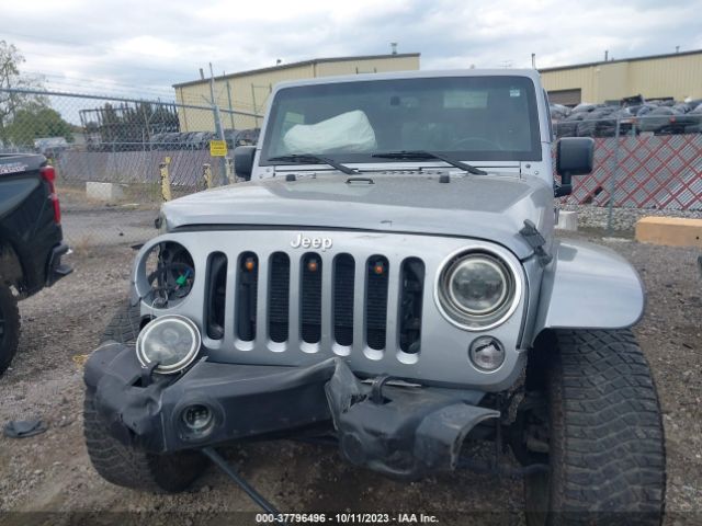 1C4BJWEGXFL742640 Jeep Wrangler Unlimited Sahara