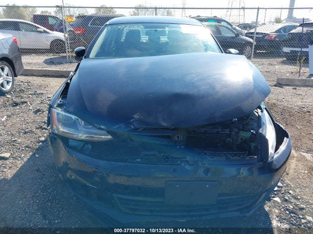 3VW2K7AJ8EM369418 Volkswagen Jetta Sedan S