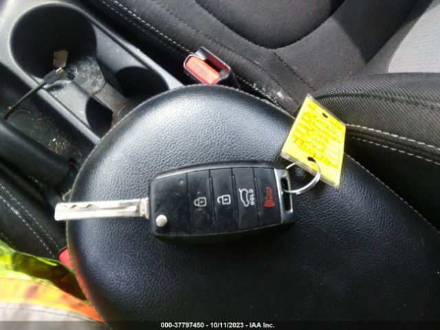 KNDJP3A54J7598257 KIA SOUL +