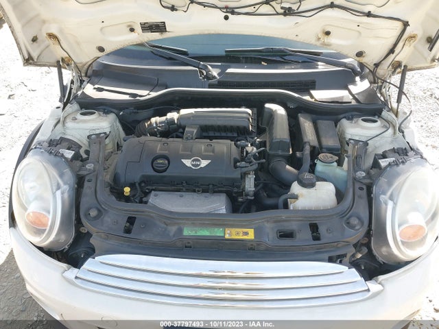 2011 MINI COOPER CLUBMAN WMWZF3C54BTX81635 Photo 9