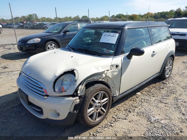 2011 MINI COOPER CLUBMAN WMWZF3C54BTX81635 Photo 1