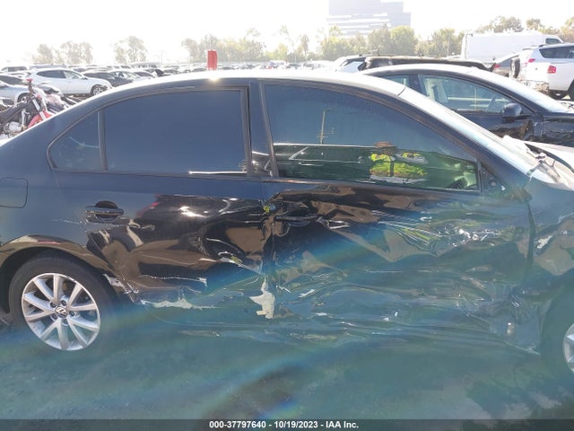 3VWD17AJ9EM307604 Volkswagen Jetta Sedan Se