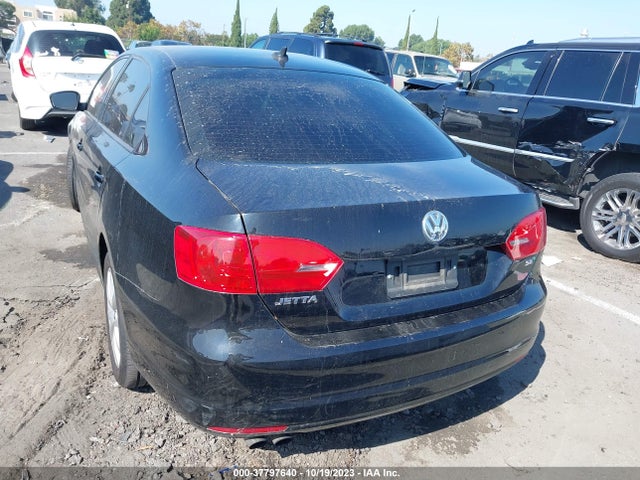 3VWD17AJ9EM307604 Volkswagen Jetta Sedan Se