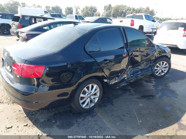 3VWD17AJ9EM307604 Volkswagen Jetta Sedan Se