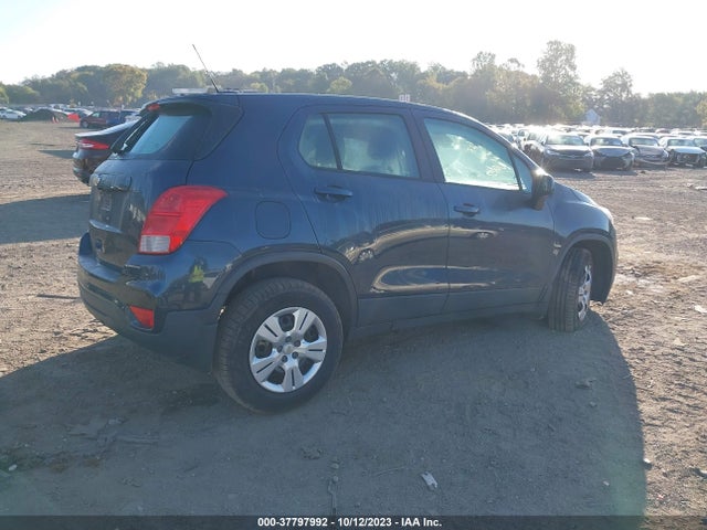 Chevrolet TRAX LS 2018 3GNCJKSB6JL354105 Image 4