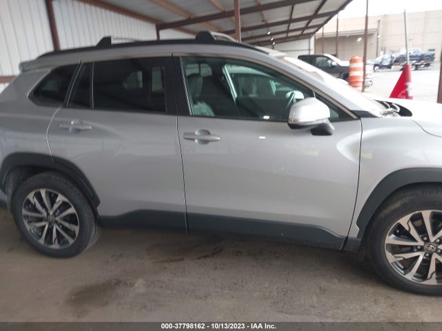 2022 TOYOTA COROLLA CROSS XLE VIN: 7MUDAAAG9NV005658