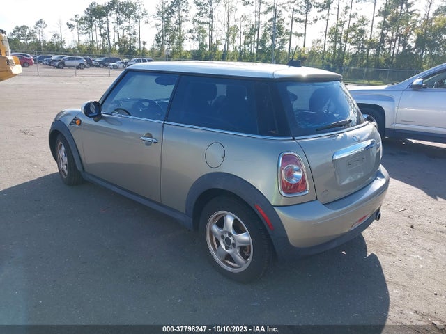 2011 MINI COOPER HARDTOP WMWSU3C50BT097494 Photo 2