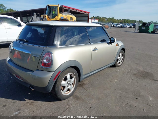 2011 MINI COOPER HARDTOP WMWSU3C50BT097494 Photo 3