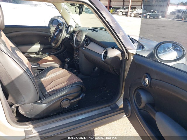 2011 MINI COOPER HARDTOP WMWSU3C50BT097494 Photo 4