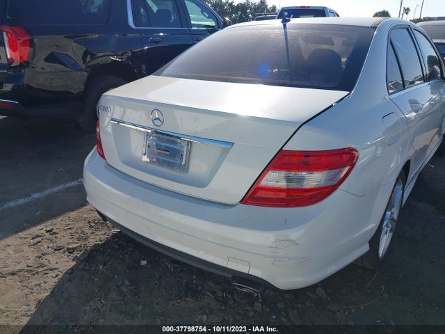 2010 MERCEDES-BENZ C 300 SPORT/LUXURY/ VIN: WDDGF5EB1AR117612