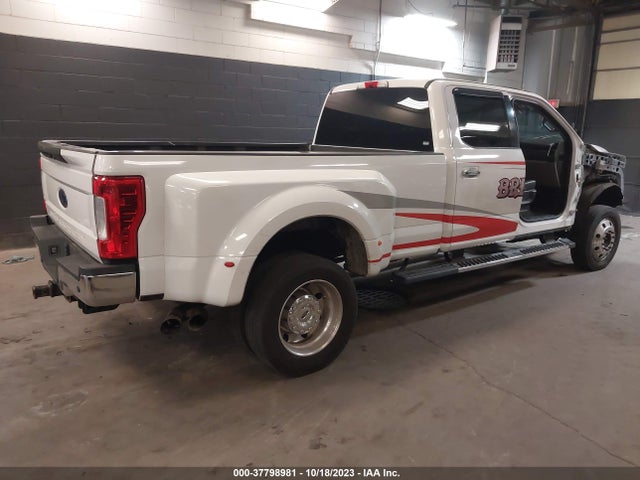 2017 Ford F-450, VIN: 1FT8W4DTXHEE62447