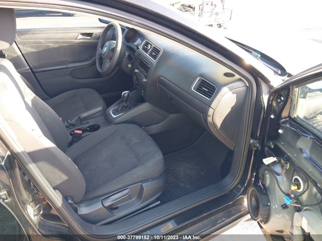 3VW2K7AJ4EM329157 Volkswagen Jetta Sedan S