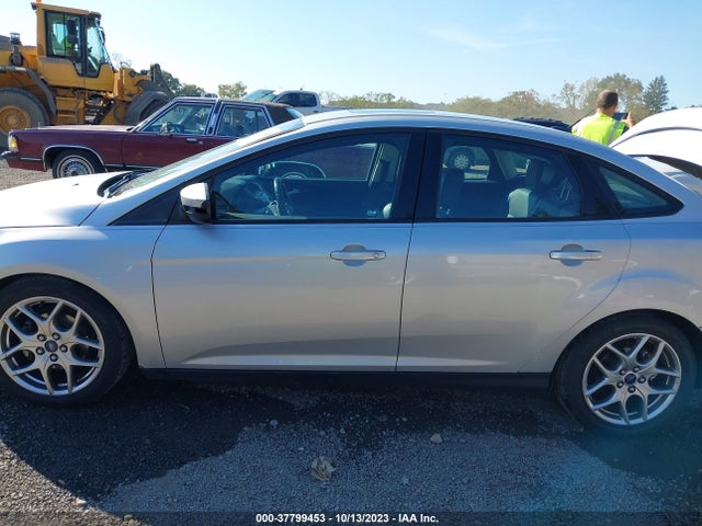 2015 FORD FOCUS SE VIN: 1FADP3F28FL277564