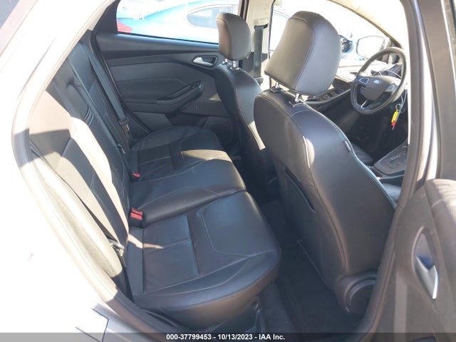 2015 FORD FOCUS SE VIN: 1FADP3F28FL277564